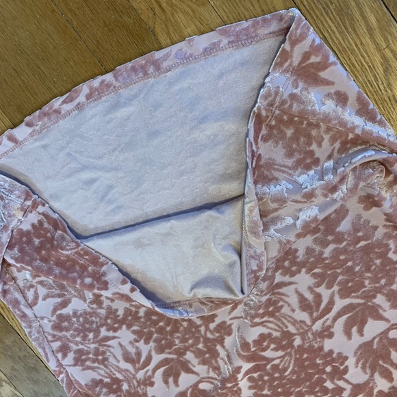 Short sleeve velvet top - Picture 5 of 5